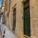 公寓 Traditional Maltese Styled 2br With Large Maltese Balcony & Internal Yard - Located In The Heart Of - Maltese Capital *