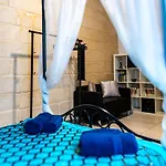 公寓 Traditional Maltese Styled 2br With Large Maltese Balcony & Internal Yard - Located In The Heart Of - Maltese Capital *