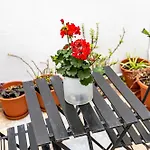 Traditional Maltese Styled 2br With Large Maltese Balcony & Internal Yard - Located In The Heart Of - Maltese Capital 瓦莱塔