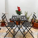 Traditional Maltese Styled 2br With Large Maltese Balcony & Internal Yard - Located In The Heart Of - Maltese Capital 公寓 瓦莱塔