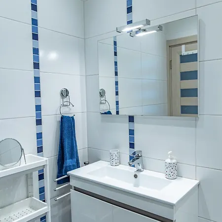 Traditional Maltese Styled 2br With Large Maltese Balcony & Internal Yard - Located In The Heart Of - Maltese Capital * ואלטה