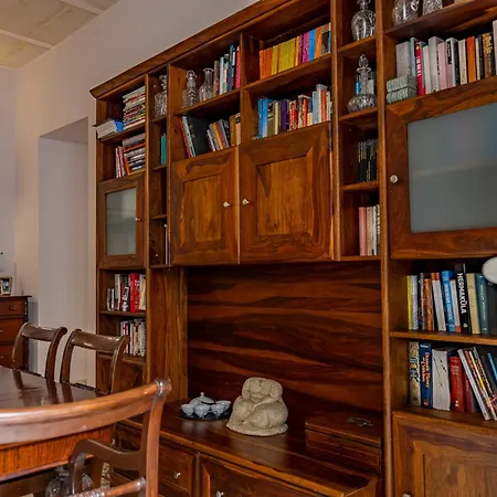 Traditional Maltese Styled 2br With Large Maltese Balcony & Internal Yard - Located In The Heart Of - Maltese Capital דירה ואלטה