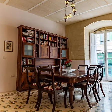 Traditional Maltese Styled 2br With Large Maltese Balcony & Internal Yard - Located In The Heart Of - Maltese Capital