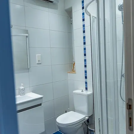 Traditional Maltese Styled 2br With Large Maltese Balcony & Internal Yard - Located In The Heart Of - Maltese Capital דירה