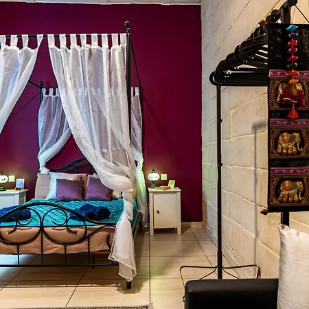 דירה Traditional Maltese Styled 2br With Large Maltese Balcony & Internal Yard - Located In The Heart Of - Maltese Capital ואלטה