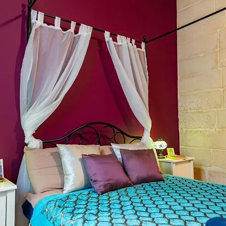 Traditional Maltese Styled 2br With Large Maltese Balcony & Internal Yard - Located In The Heart Of - Maltese Capital