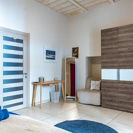 דירה Traditional Maltese Styled 2br With Large Maltese Balcony & Internal Yard - Located In The Heart Of - Maltese Capital ואלטה