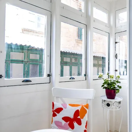דירה Traditional Maltese Styled 2br With Large Maltese Balcony & Internal Yard - Located In The Heart Of - Maltese Capital ואלטה